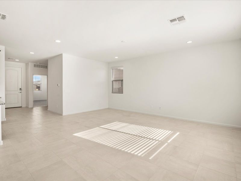 Spacious, unfurnished interior of a new home in Alamar at Rocking K, Tucson (Image 12).