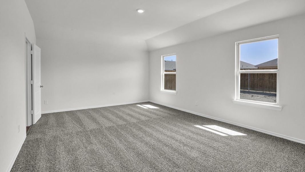 Spacious, unfurnished interior of a new home in Valor Farms, Royse City (Image 20).