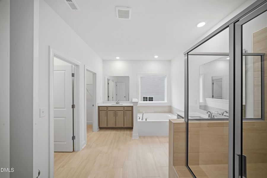 41_SUN_Stoneriver_Pic_GalvaniII_OwnersBa