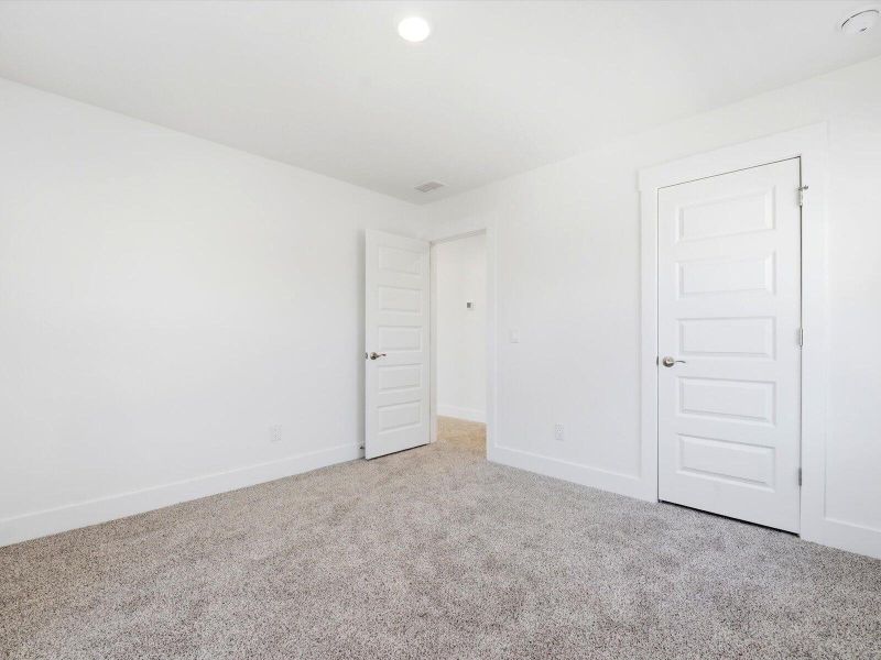 Spacious, unfurnished interior of a new home in , Summerville (Image 31).