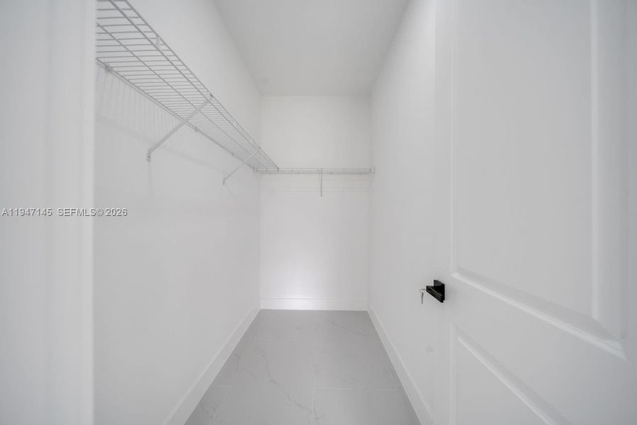 Spacious, unfurnished interior of a new home in , Lehigh Acres (Image 15).