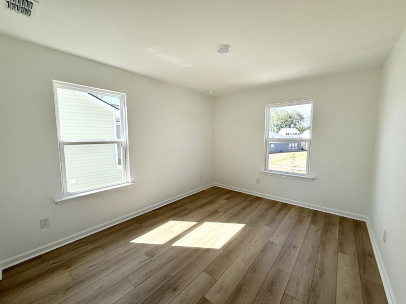Spacious, unfurnished interior of a new home in , Summerville (Image 31).