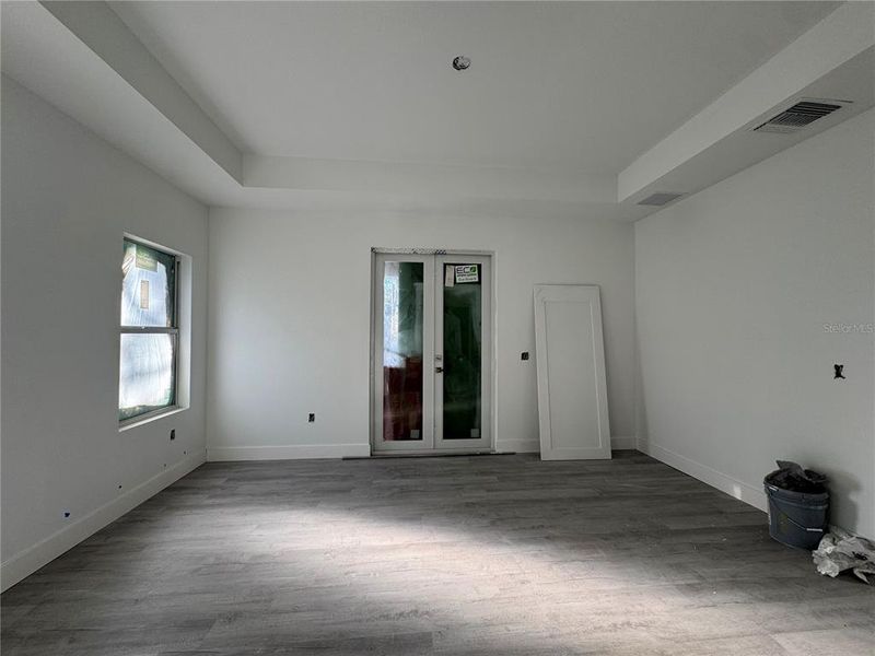 Spacious, unfurnished interior of a new home in , Port Charlotte (Image 5).