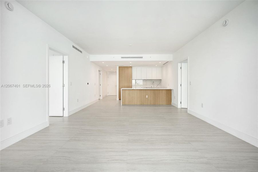 Spacious, unfurnished interior of a new home in , Miami (Image 44).