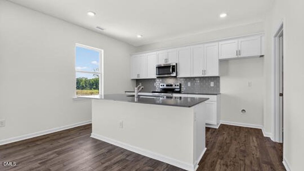Swift Creek Farm_Galen E_16_White_NOFP_S Swift Creek Farm_Galen E_16_White_NOFP_S