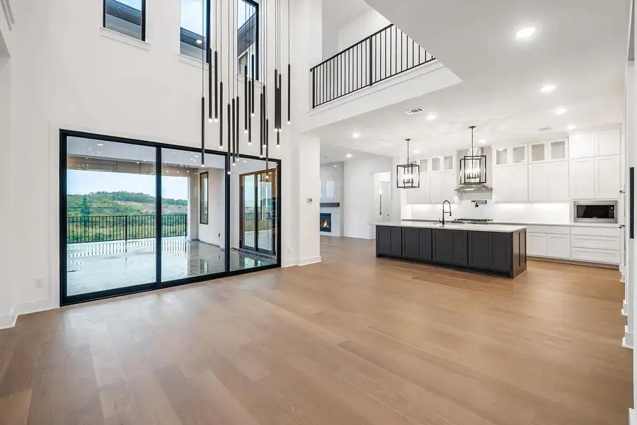 Lynmar IV G dining room