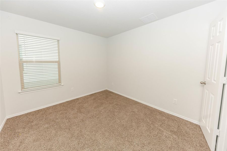 Spacious, unfurnished interior of a new home in Willow Glenn, Temple (Image 32).