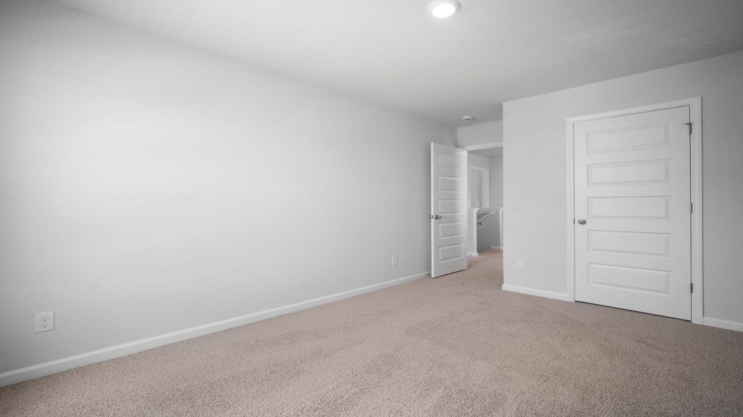 Spacious, unfurnished interior of a new home in Rice Hope, Port Wentworth (Image 25).