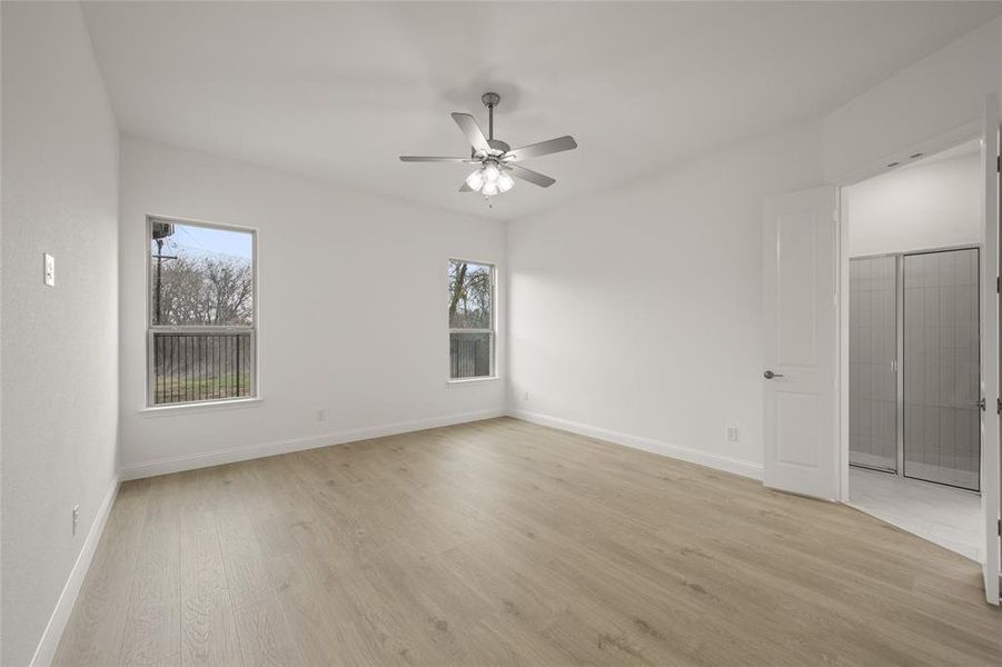 Spacious, unfurnished interior of a new home in Hidden Vistas, Burleson (Image 24).