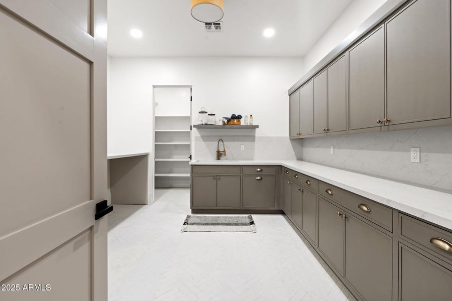 44-web-or-mls-10809-n-82nd-pl 44-web-or-mls-10809-n-82nd-pl