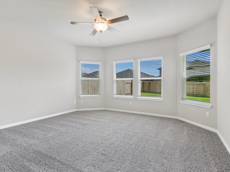 Spacious, unfurnished interior of a new home in Butler Farms - Reserve Collection, Liberty Hill (Image 6).