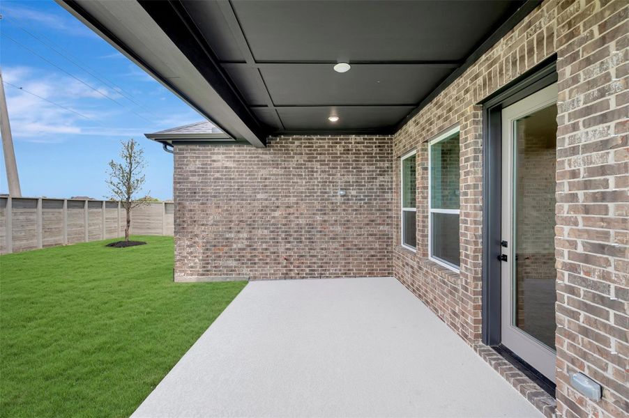 Exterior details and patio area of a home in , League City (Image 21).