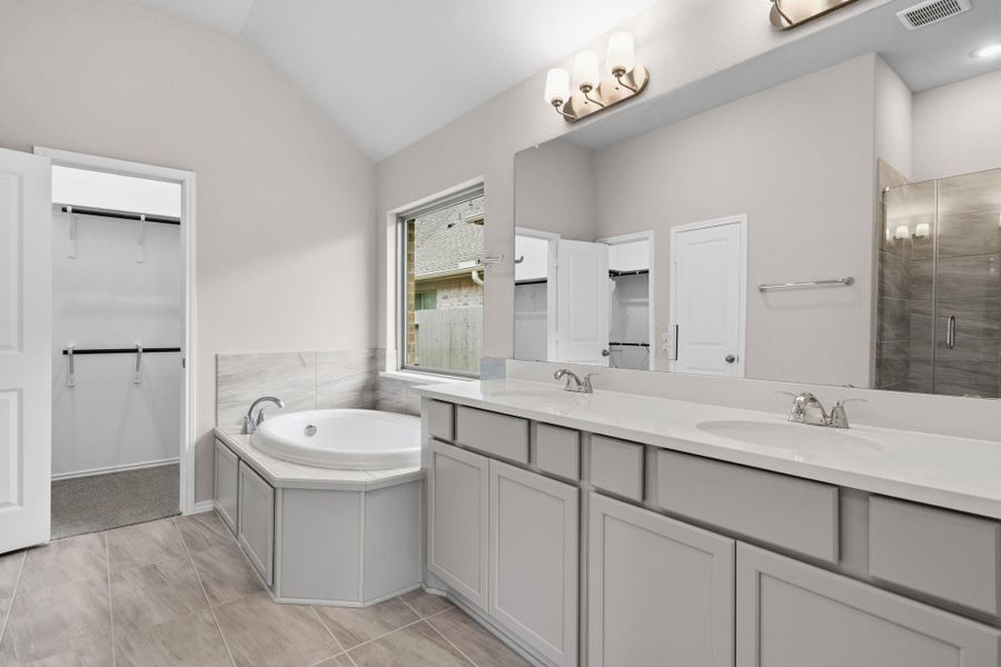 Furnished interior view inside a new home in Pomona, Manvel (Image 10).