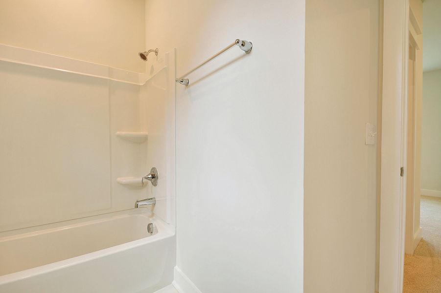 Spacious, unfurnished interior of a new home in , Summerville (Image 14).