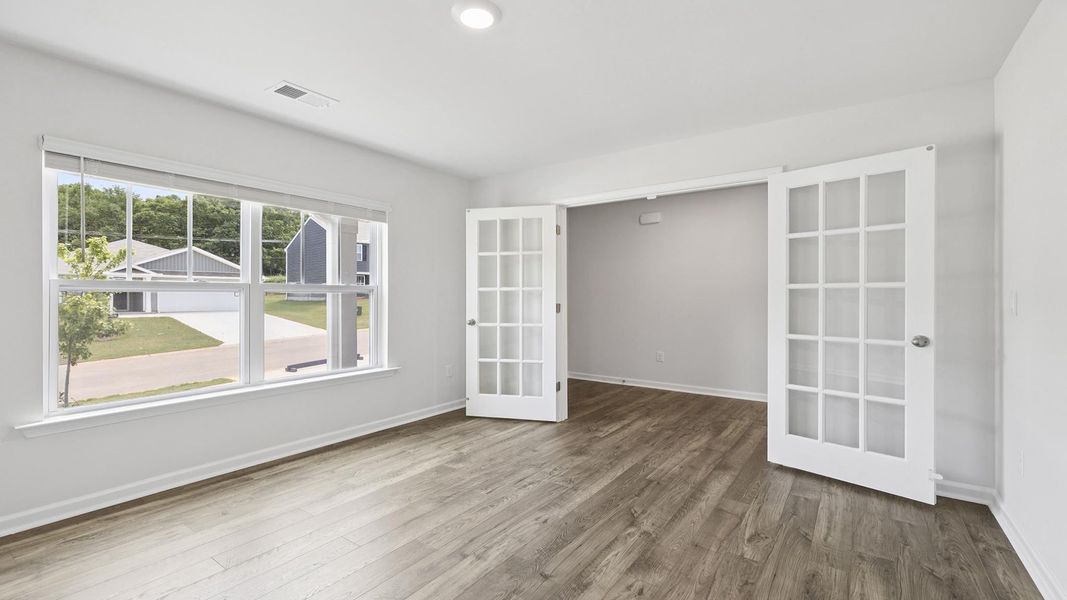 Spacious, unfurnished interior of a new home in Lakestone, Woodruff (Image 13).