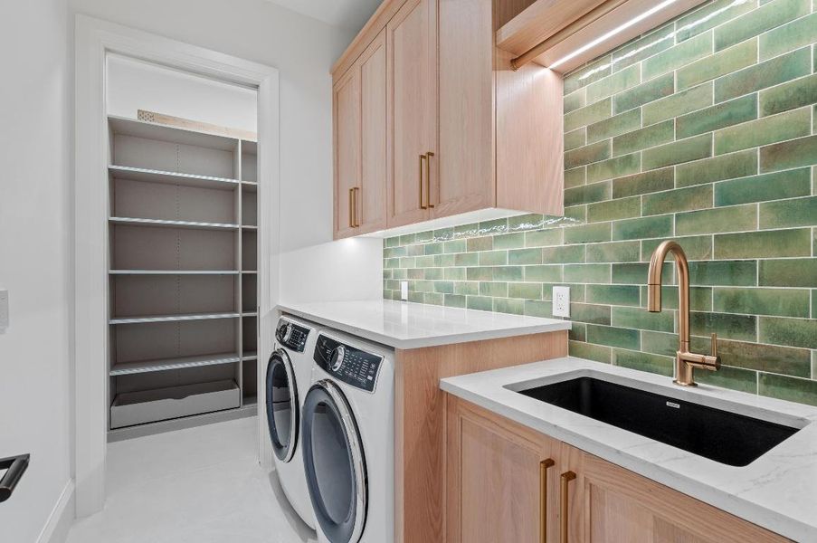 mls_LAUNDRY_ROOM_DT mls_LAUNDRY_ROOM_DT