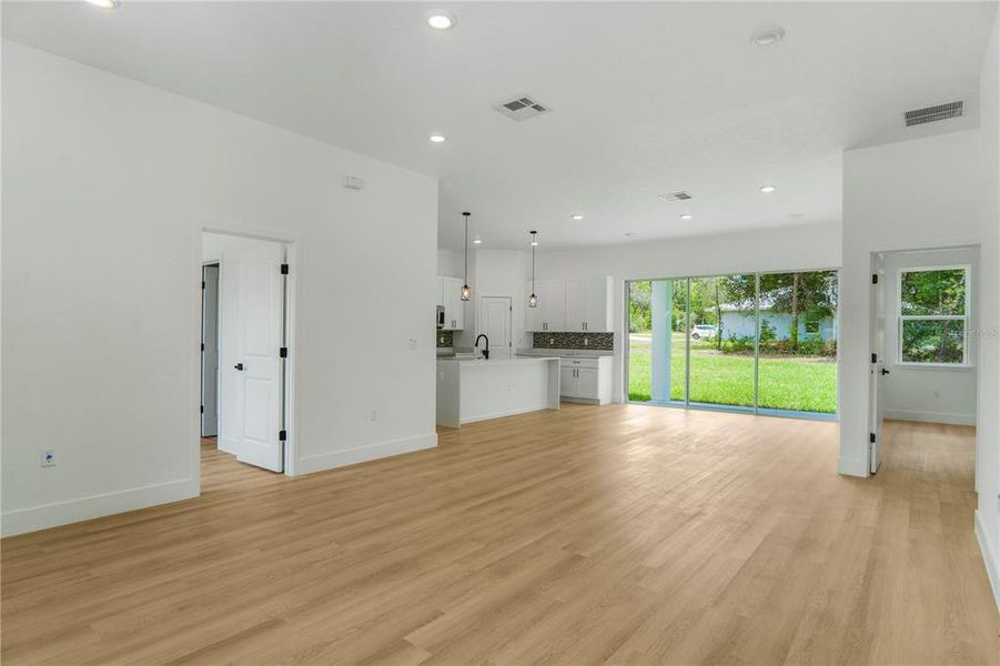 Spacious, unfurnished interior of a new home in , Dunnellon (Image 17). Spacious, unfurnished interior of a new home in , Dunnellon (Image 17).