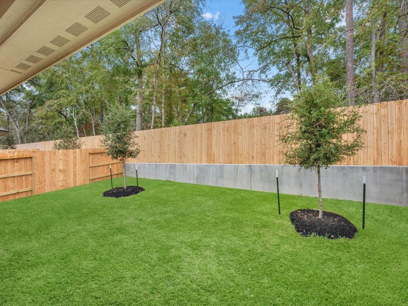 Exterior details and patio area of a home in Montgomery Oaks - Premier, Conroe (Image 22).