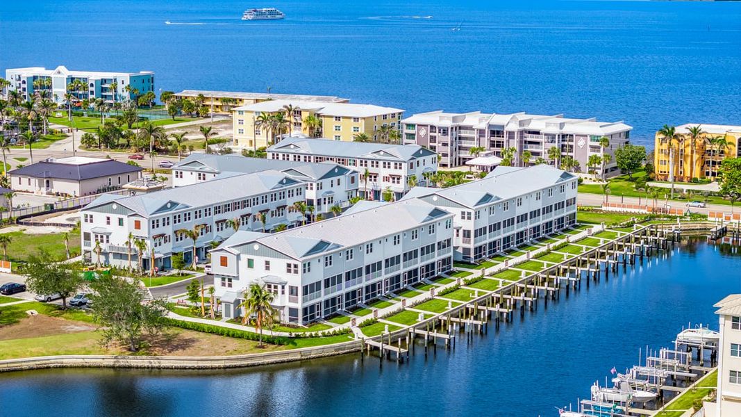 Condo located in Punta Gorda, FL showcasing its design and architecture (Image 4).