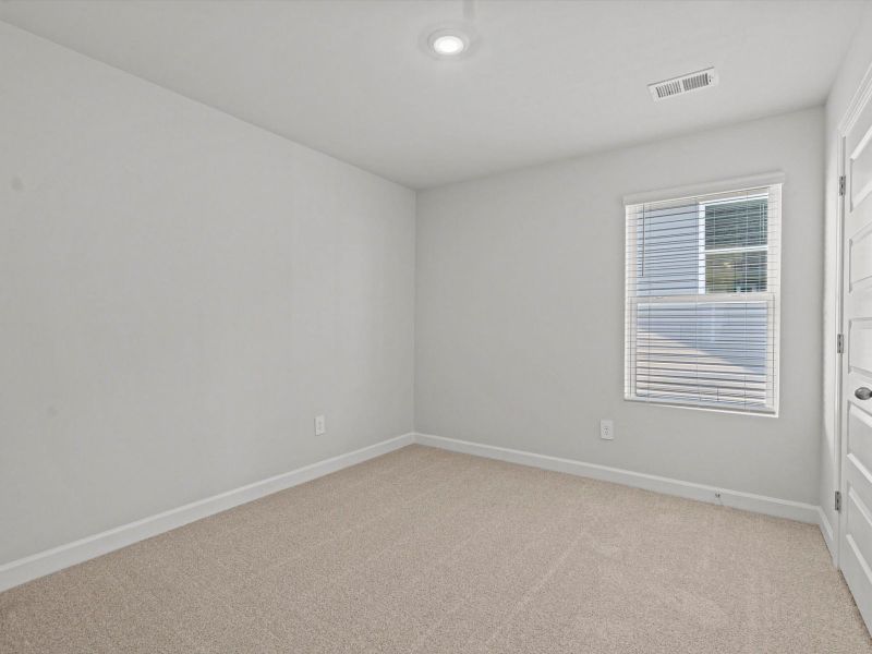 Spacious, unfurnished interior of a new home in Creek Ridge - Heritage Collection, Spartanburg (Image 17).