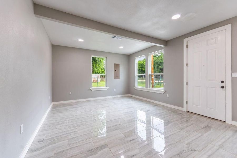 Spacious, unfurnished interior of a new home in , Walnut Springs (Image 17).