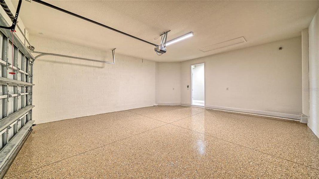 Spacious, unfurnished interior of a new home in Vicenza, Venice (Image 28).