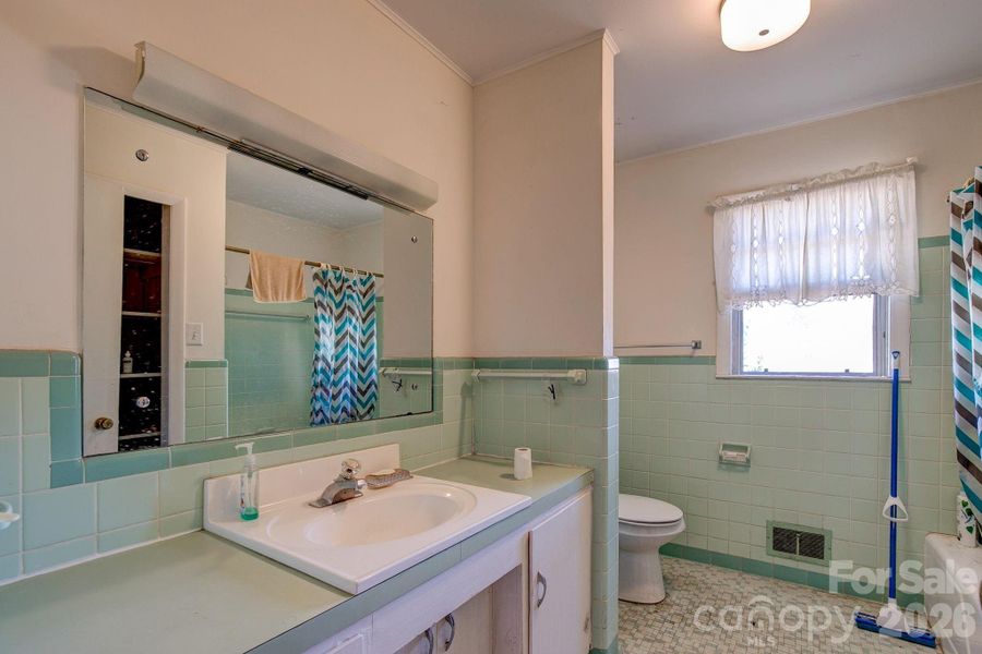 Furnished interior view inside a new home in , Pageland (Image 22).