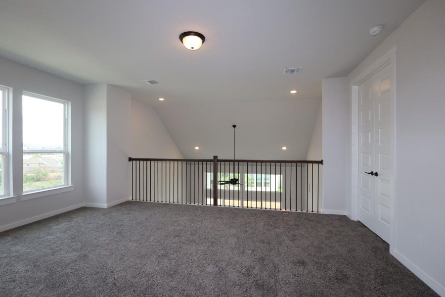Spacious, unfurnished interior of a new home in Wolf Ranch, Georgetown (Image 20).