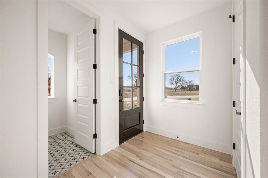 Spacious, unfurnished interior of a new home in The Resort on Eagle Mt. Lake, Fort Worth (Image 14).