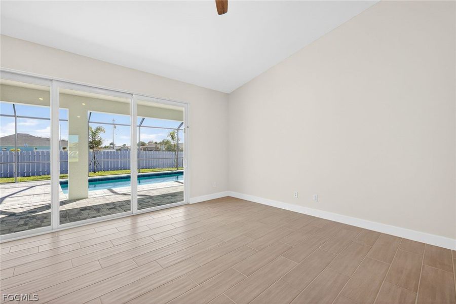 Spacious, unfurnished interior of a new home in Cape Coral, Cape Coral (Image 25).
