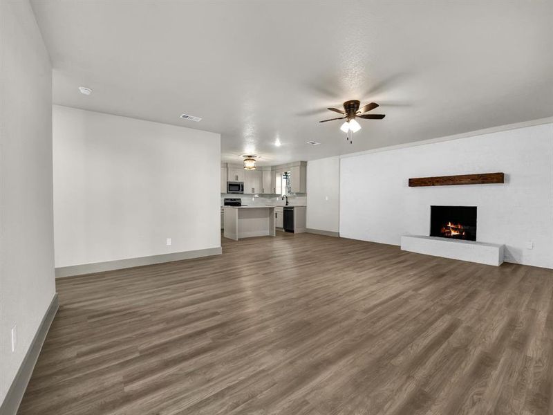 Spacious, unfurnished interior of a new home in , Millsap (Image 21).