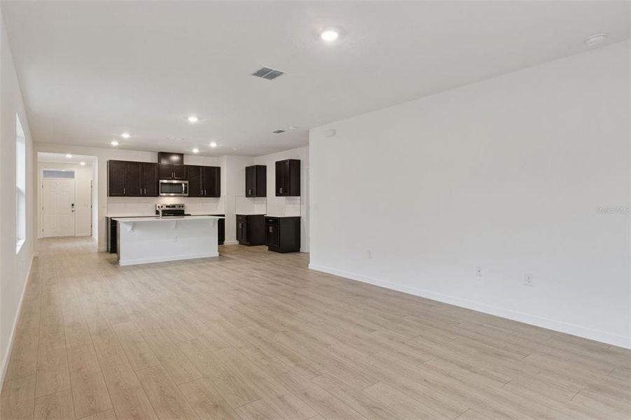 Spacious, unfurnished interior of a new home in , Kissimmee (Image 17).