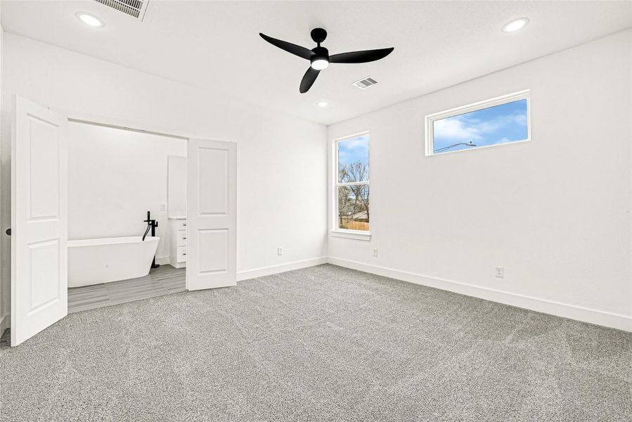 Spacious, unfurnished interior of a new home in , Houston (Image 14).