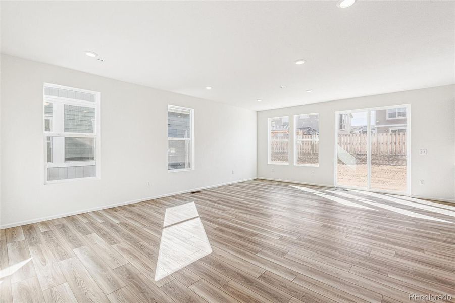 Spacious, unfurnished interior of a new home in Turnberry, Commerce City (Image 27).