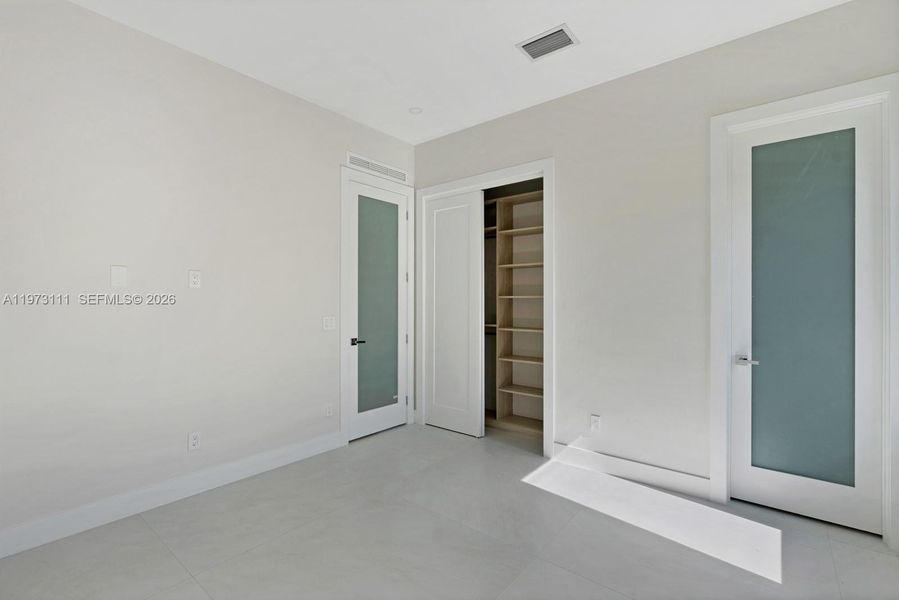 Spacious, unfurnished interior of a new home in , Miami Beach (Image 17).