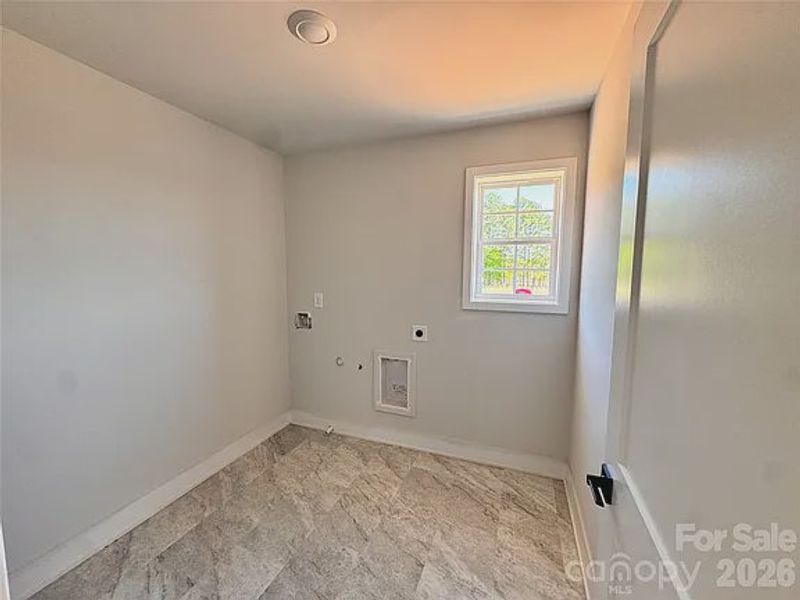 Spacious, unfurnished interior of a new home in Pine Trace, Gastonia (Image 3). Spacious, unfurnished interior of a new home in Pine Trace, Gastonia (Image 3).