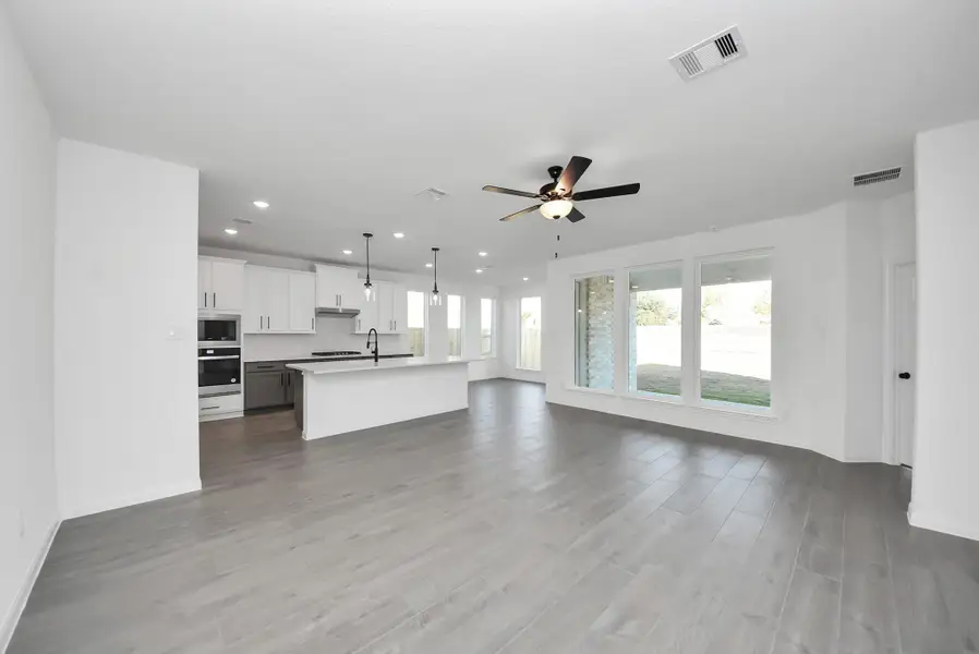 Spacious, unfurnished interior of a new home in Elyson, Katy (Image 28).