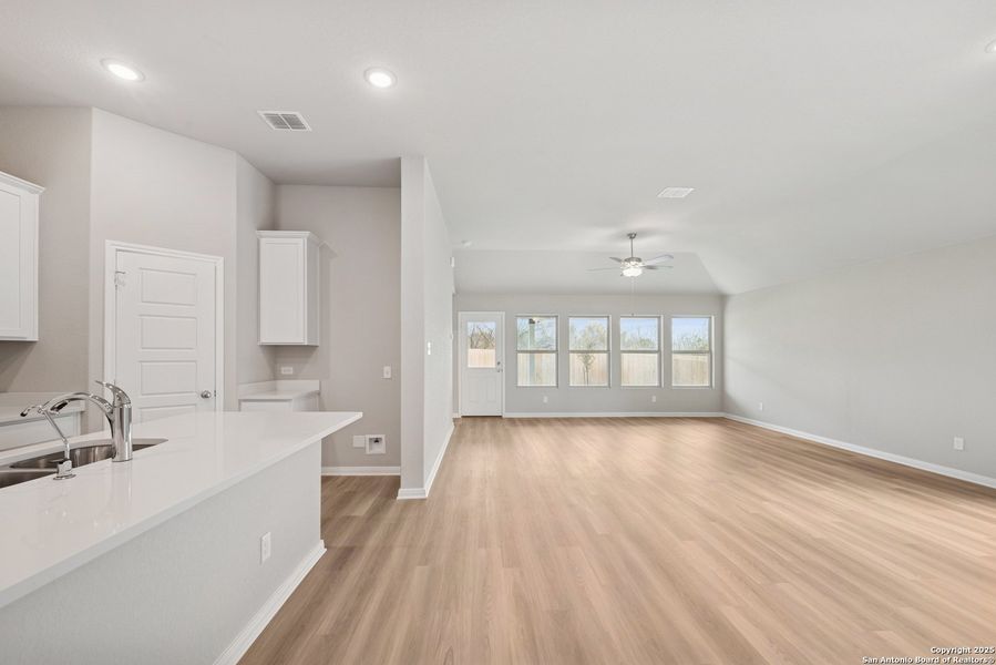 Spacious, unfurnished interior of a new home in Greenspoint Heights, Seguin (Image 39).