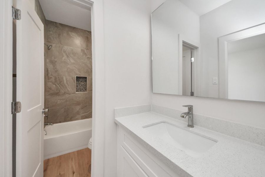 Full bathroom located on the second floor. Full bathroom located on the second floor.