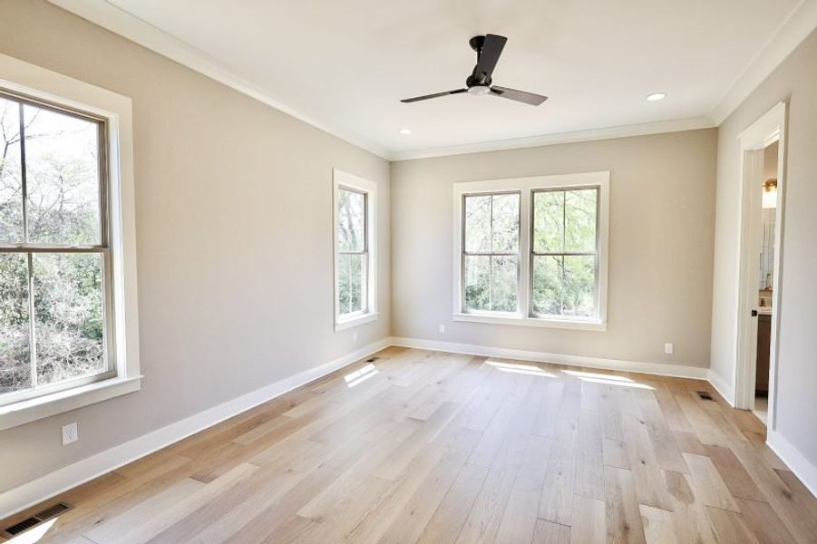 Spacious, unfurnished interior of a new home in Creekside, Cleveland (Image 34).