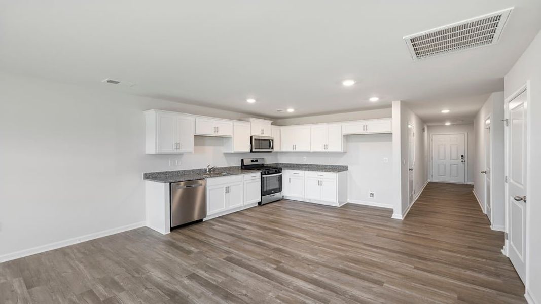 Spacious, unfurnished interior of a new home in Baxter Village, Boiling Springs (Image 16).
