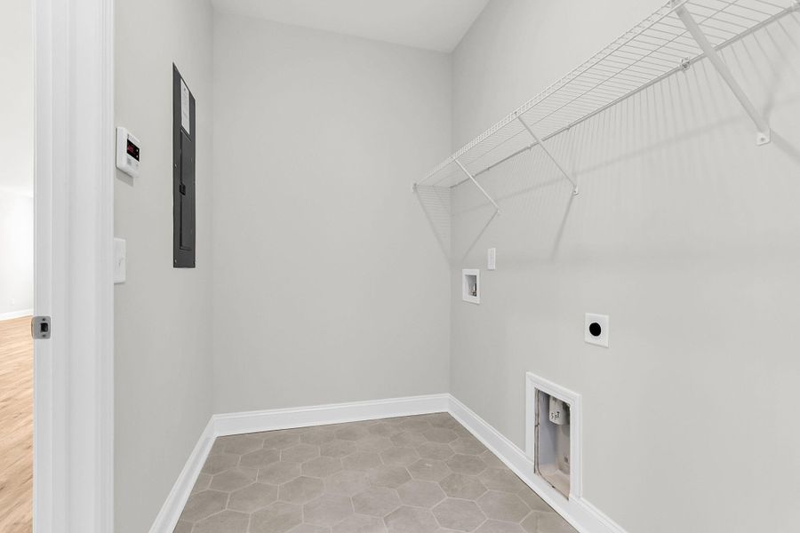 Spacious, unfurnished interior of a new home in Sweetgrass Station, Summerville (Image 21).