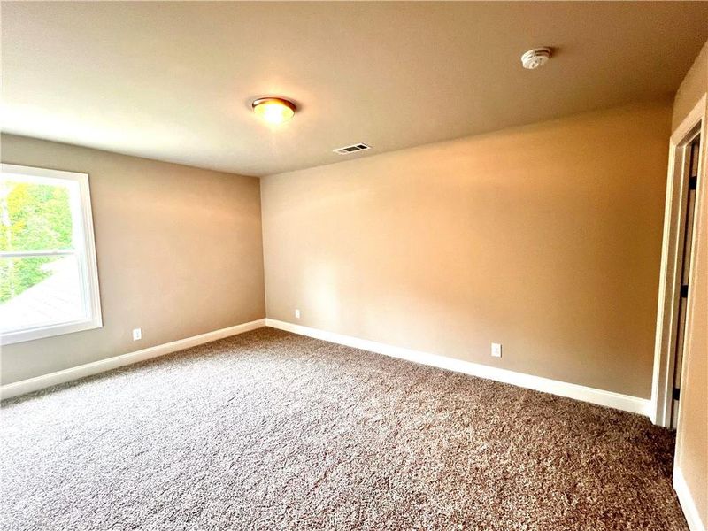 Spacious, unfurnished interior of a new home in , Jefferson (Image 17).