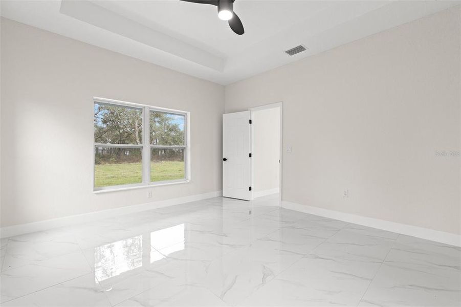 Spacious, unfurnished interior of a new home in , Weeki Wachee (Image 17).