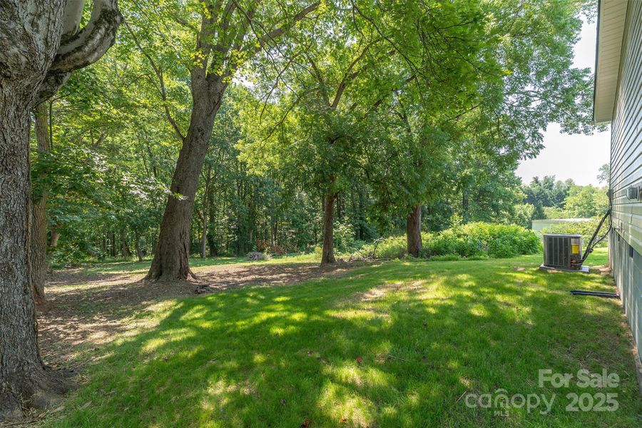 Exterior details and patio area of a home in , Marion (Image 19).