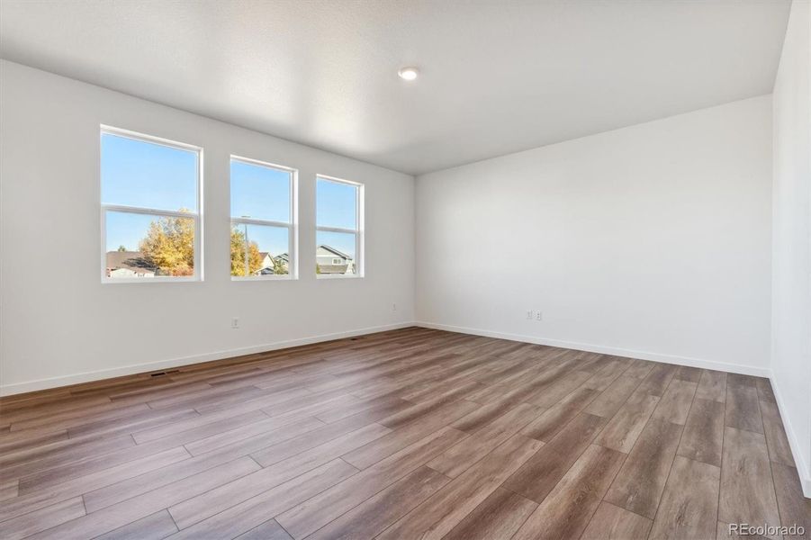 Spacious, unfurnished interior of a new home in Settlers Crossing, Commerce City (Image 16).