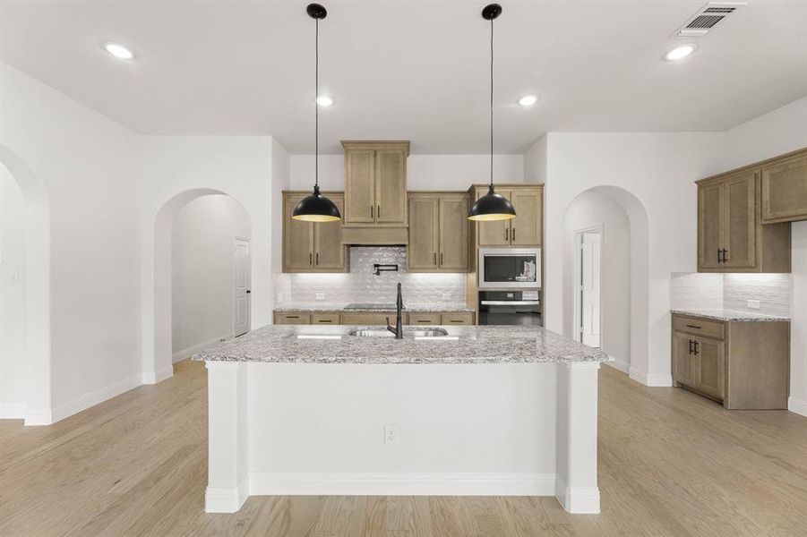 733 Winecup-Kitchen-1