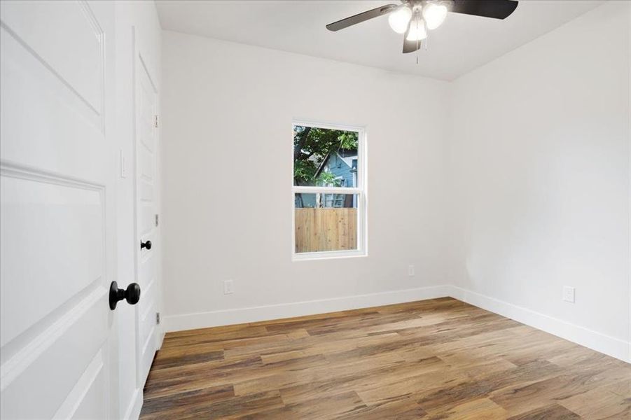 Spacious, unfurnished interior of a new home in , Sherman (Image 13).