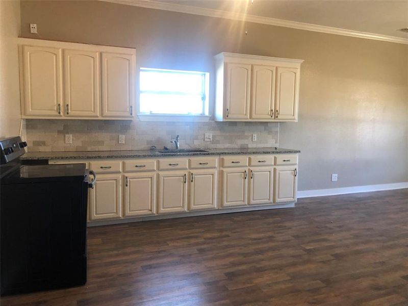 Image 8 of a home in .