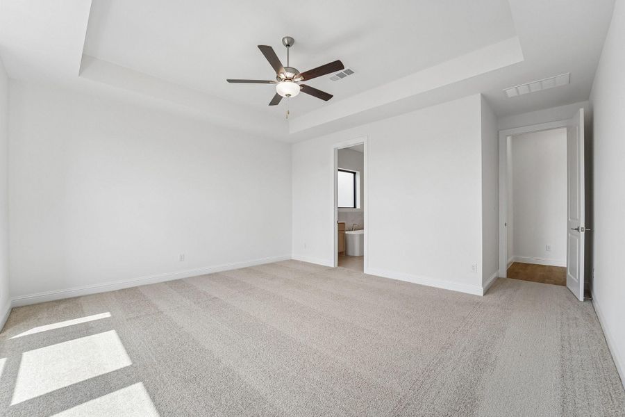 Spacious, unfurnished interior of a new home in Del Bello Lakes 60', Manvel (Image 22).